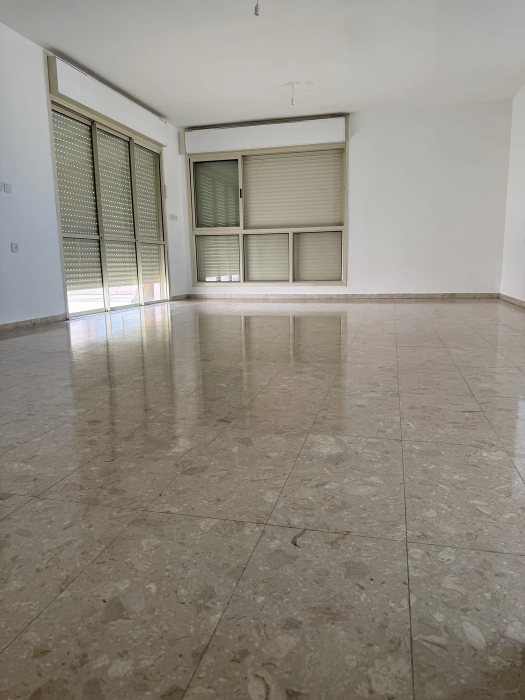 מרצפות מבריקות אחרי פוליש קריסטל — משי ליטושים